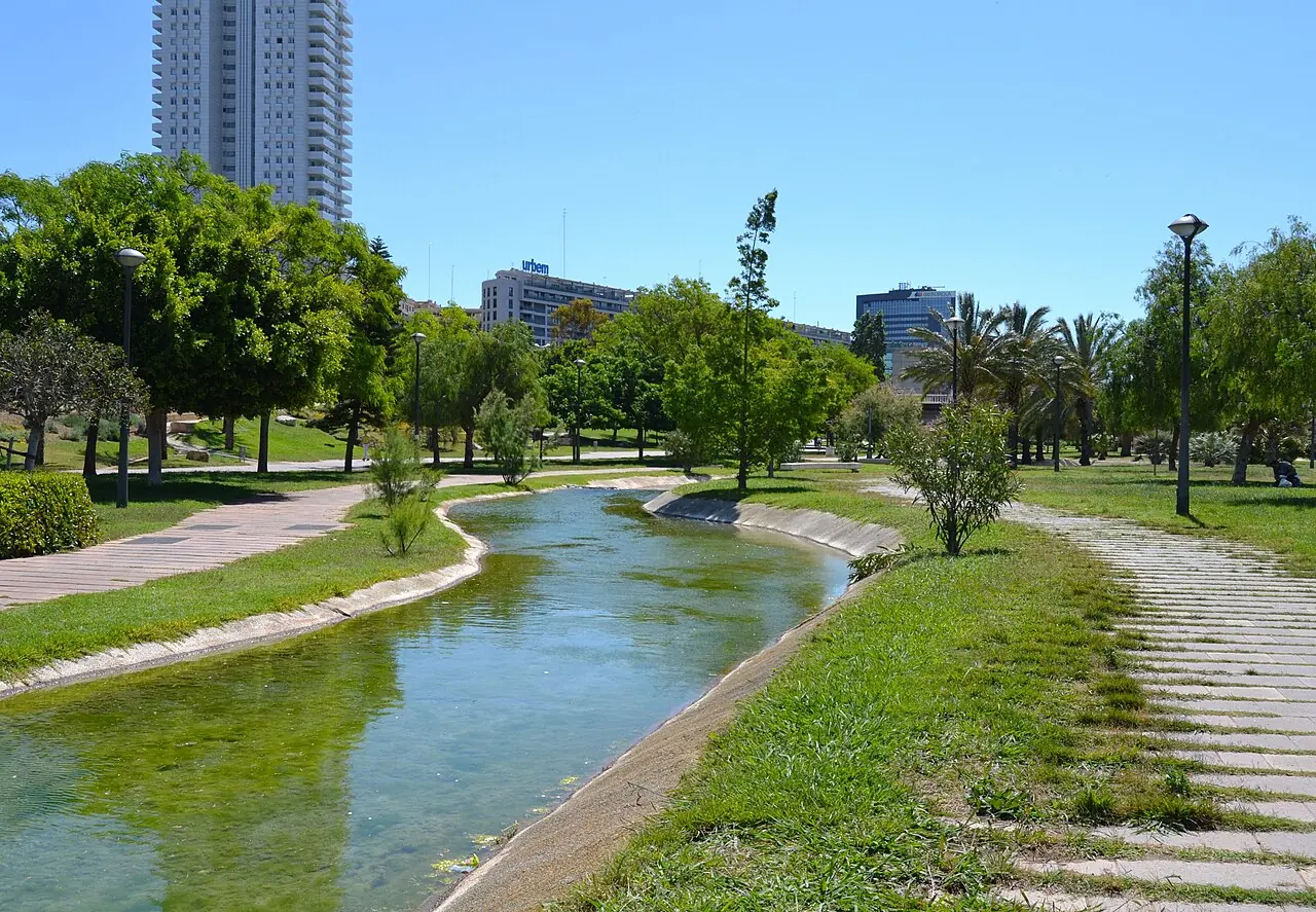 Paths, planting and a water feature in Valencia's Turia gardens