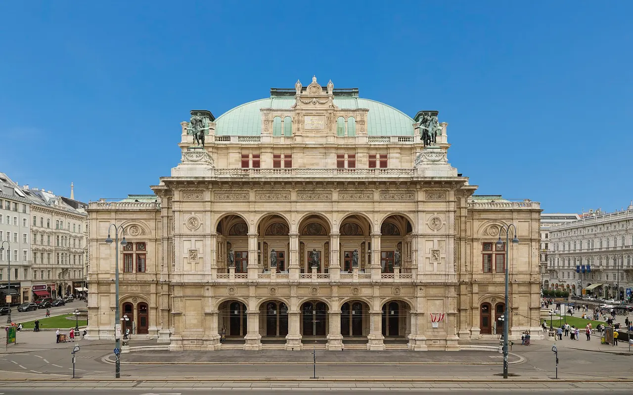 Vienna State Opera's arcaded facade beside the Ringstrasse