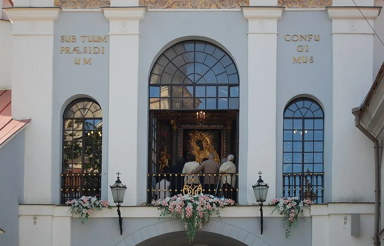 Die Kapelle des Tors der Morgenröte über dem Durchgang in die Altstadt von Vilnius