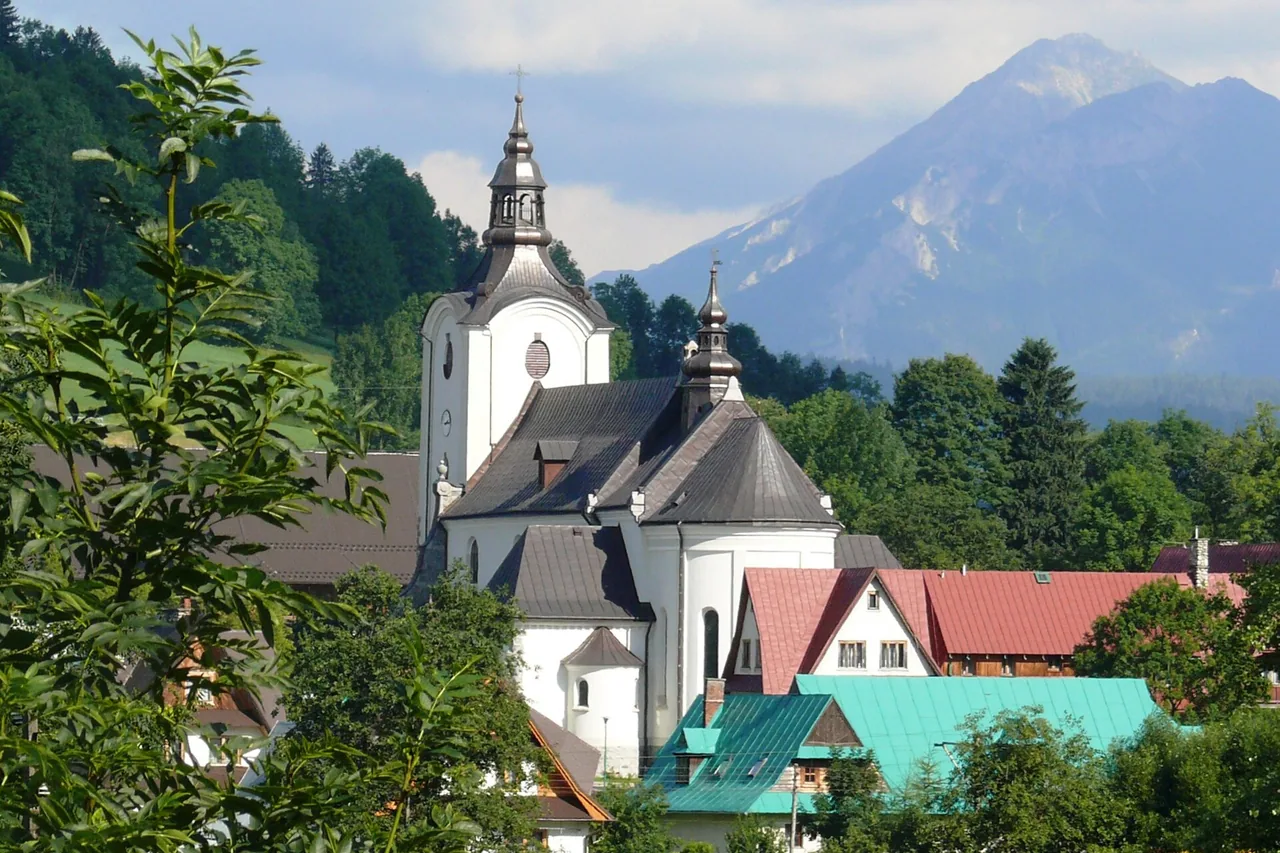 Pfarrkirche im Dorf Poronin