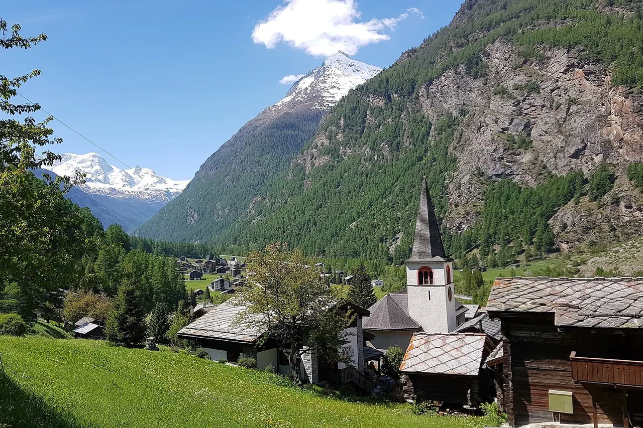 Das Dorf Randa im Mattertal