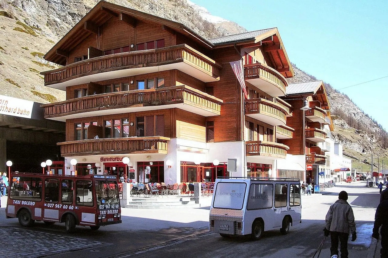 Das Bahnhofsgebäude in Zermatt