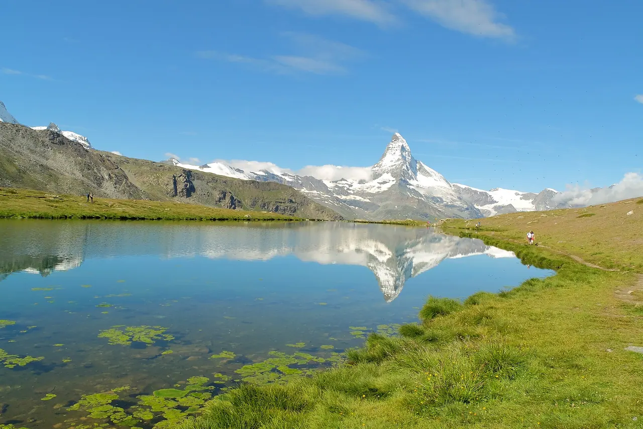 Das Matterhorn spiegelt sich im Stellisee