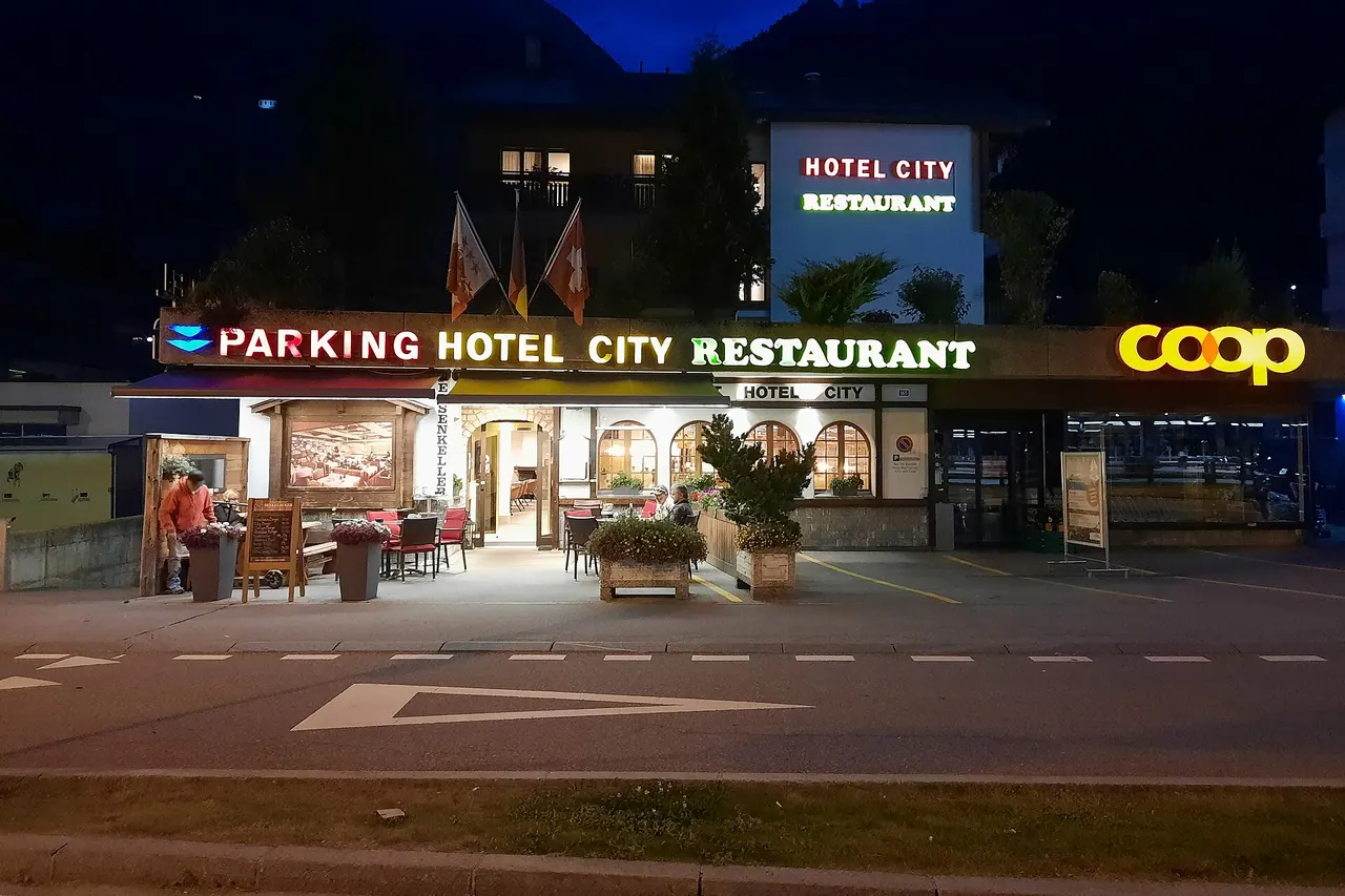 Gebäude im Dorf Täsch